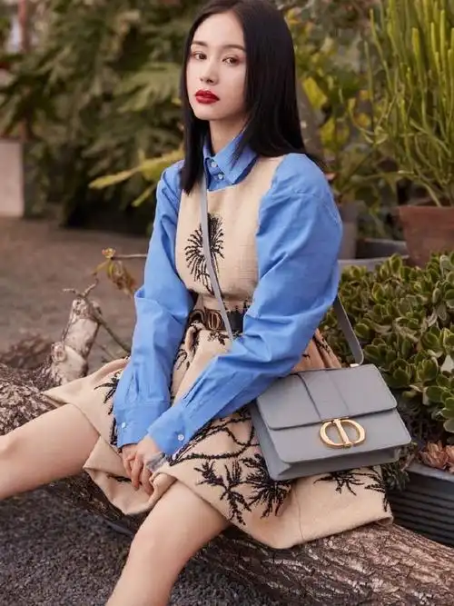 作为小个子女明星中的代表,王子文的身材可是一直都很好,四肢纤细又