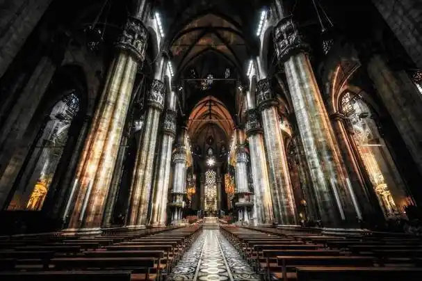 哥特式建筑:揭秘其独特魅力所在