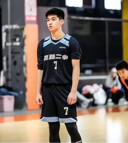 男生走红,身高185好似小说男主,网友:姐姐等你长大|男孩|初二|初中生