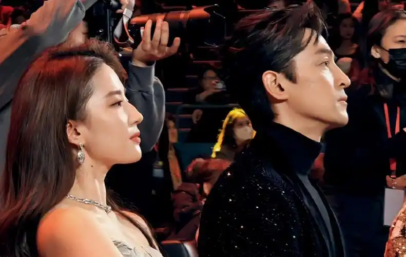 微博之夜king和queen毫无争议胡歌为刘亦菲护航良多