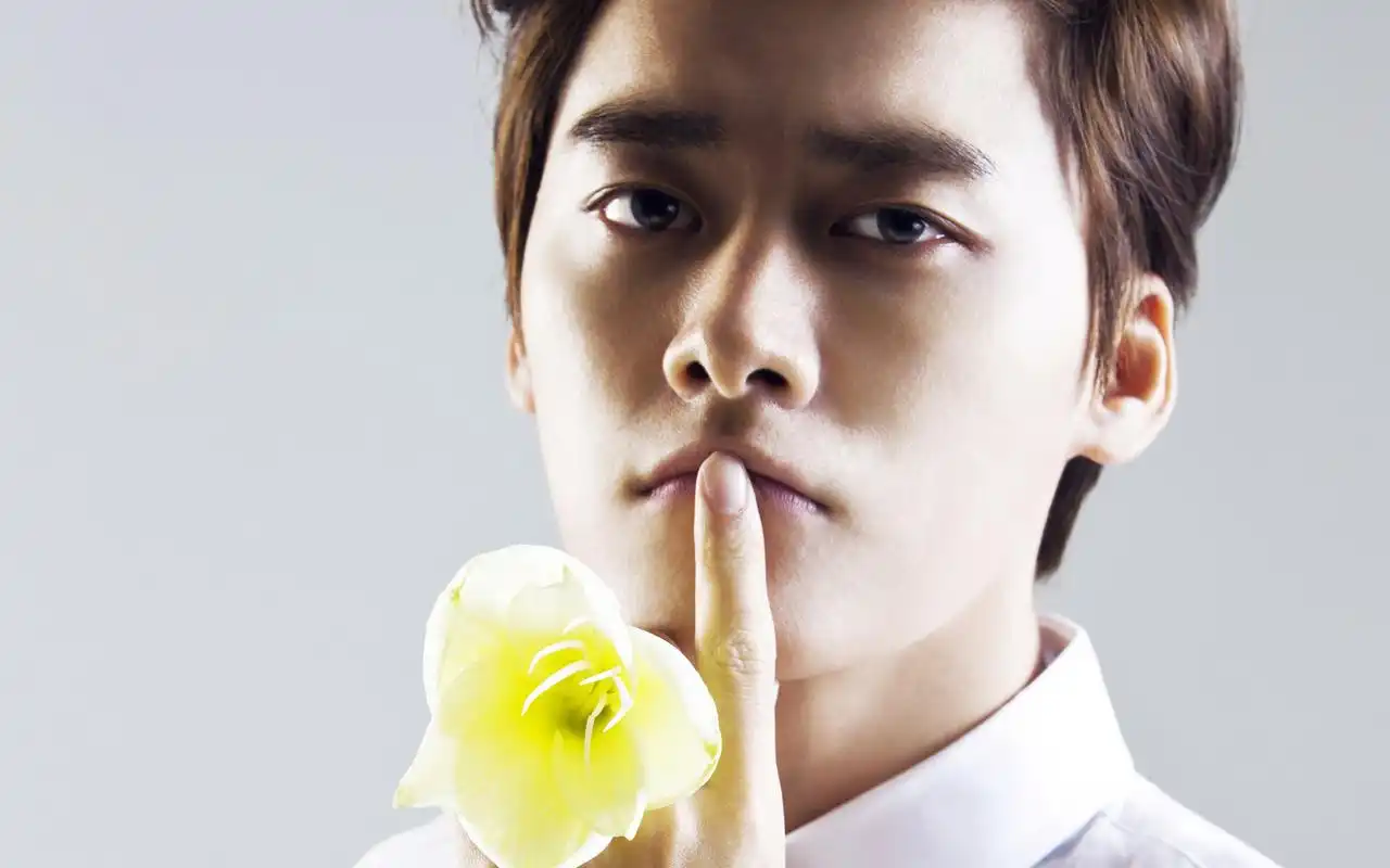 古剑奇谭男神李易峰帅气时尚帅气写真桌面壁纸(二)