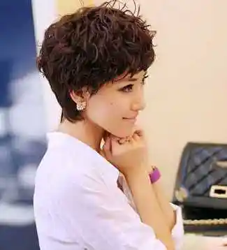 女生短发玉米烫发型变洋气潮流女生