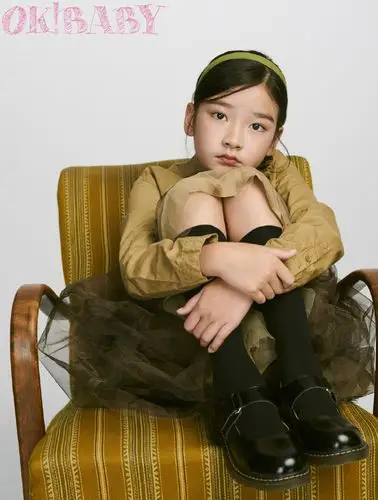 王圣迪全新大片曝光 化身摩登小公主眼里全是戏