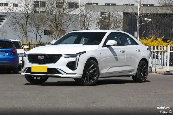 凯迪拉克再次内卷,优惠超5万,入门211马力,实拍凯迪拉克ct4