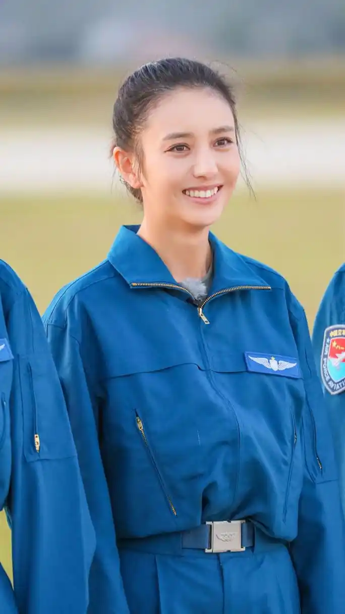 佟丽娅真正男子汉素颜精致美颜