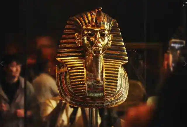 在这浩如烟海的博物馆最深处,静静地摆放着埃及的国宝——图坦卡蒙
