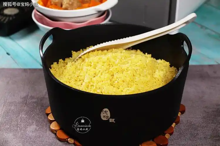 原创一锅小米饭山药肉丸蒸家人吃得直着迷一锅出省事又好吃