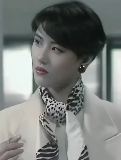 短发女神周海媚,又美又飒,演技实力派!