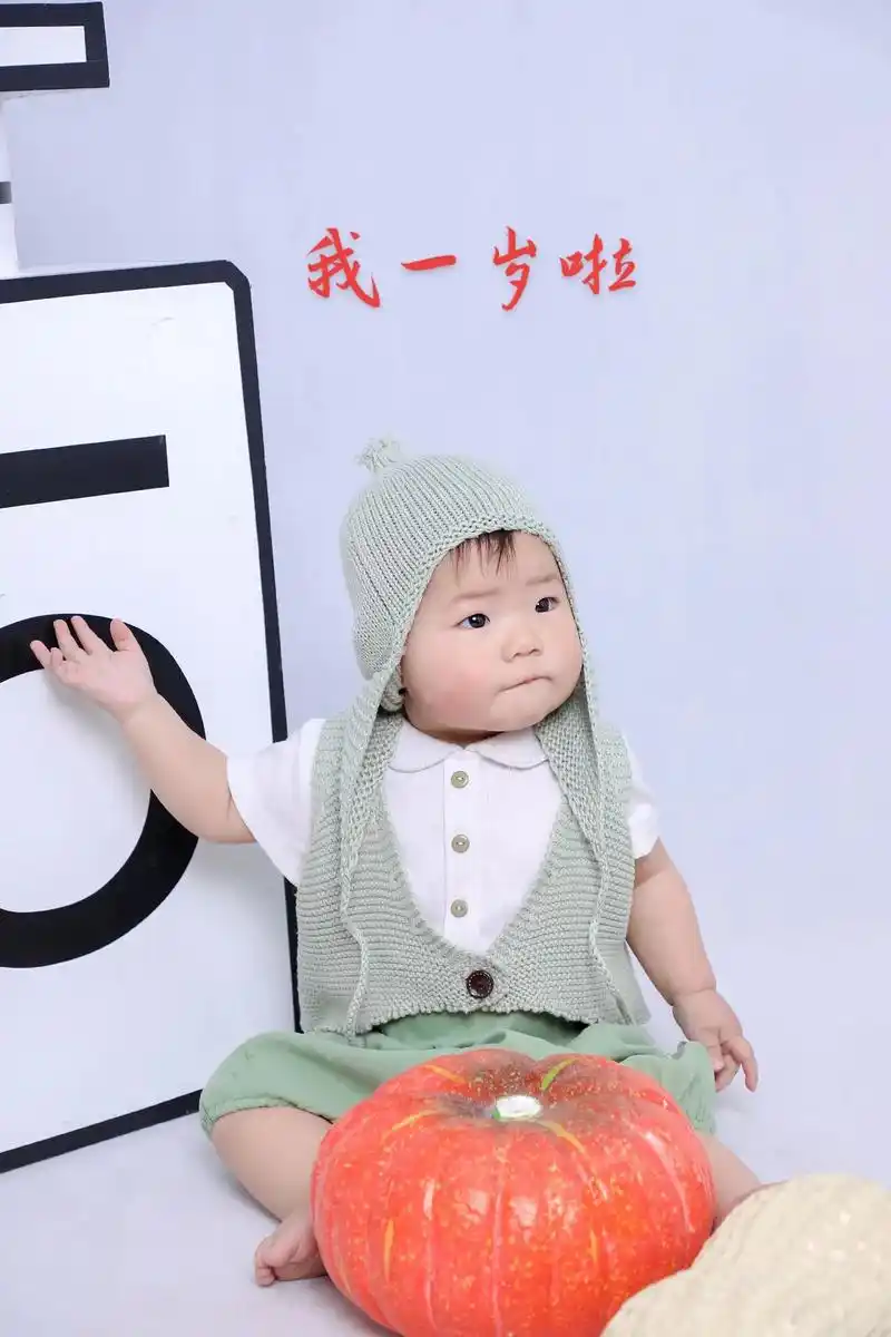 小茉莉一岁时候照片留念 - 抖音