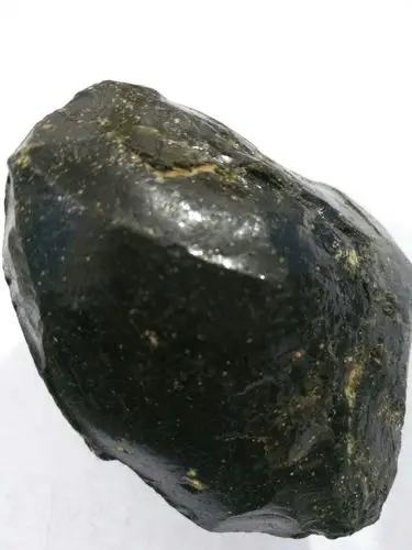 这是什么石头,黑色像玻璃性质,不结实