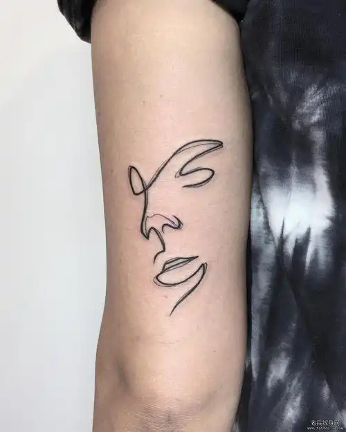 手臂线条人脸纹身图案