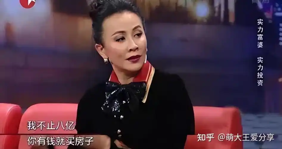 刘嘉玲罕晒夫妻合照61岁伟仔头发花白穿2800衬衫嘟嘴卖萌庆生