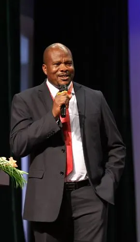 学期都从那里开始,漆着代表着胜利的红色的报告厅又是报告厅摄影:leo