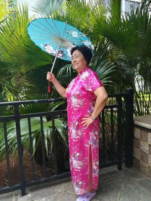 大妈们的旗袍秀