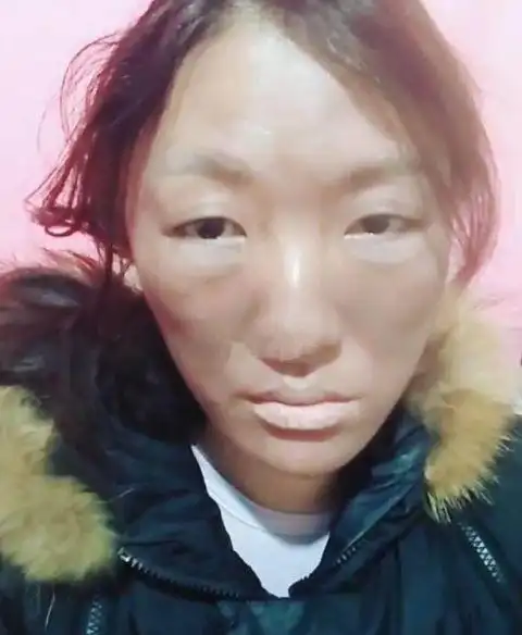 村妇被嫌弃太丑, 愤怒化妆, 化妆后的样子让老公认不出!