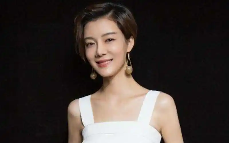 母亲是王丽云,经成龙介绍嫁山西煤老板,车晓:我没拿3亿分手费