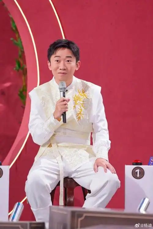 杨迪个人信息遭泄露,一早收到90多个未接 本人回应:我换号了- -华龙网