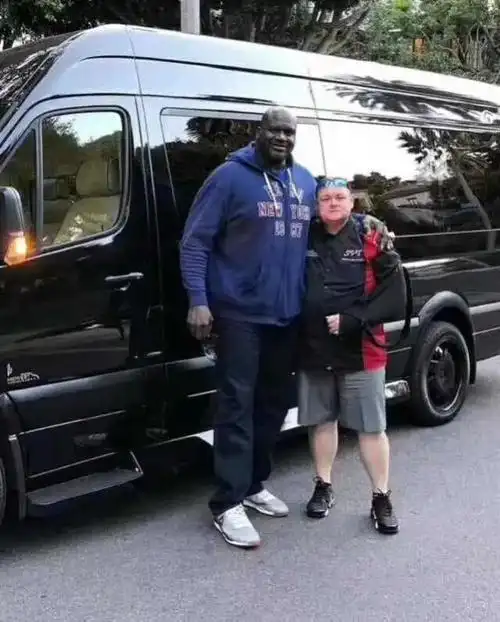 大鲨鱼奥尼尔身高2.16米,座驾酷似"小火车",全球仅3辆