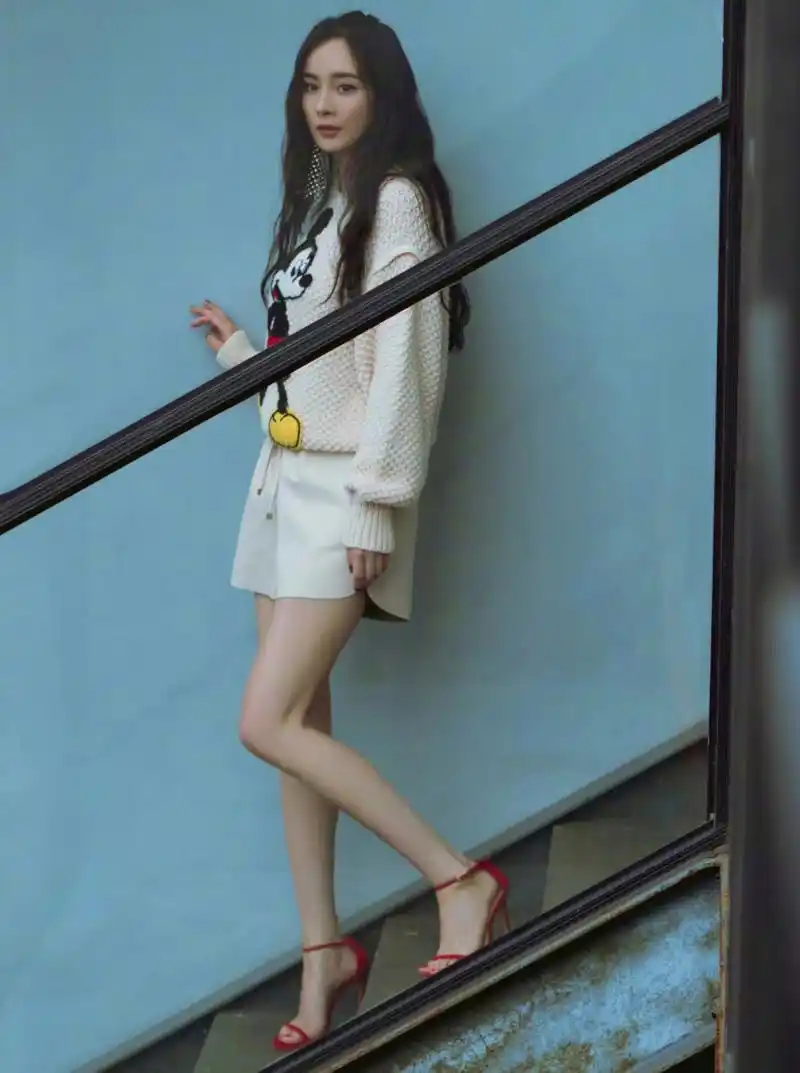 杨幂  高跟凉鞋美腿