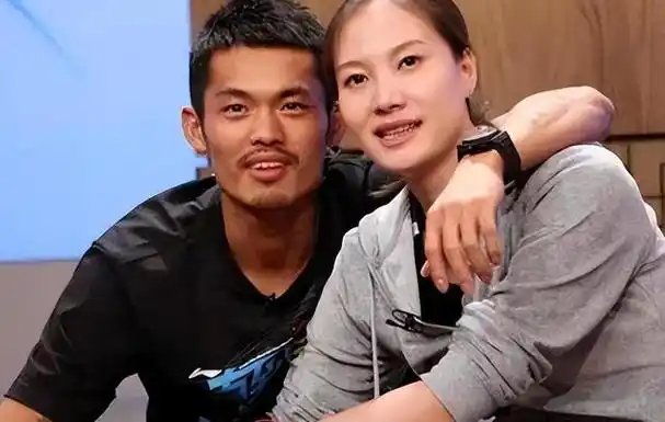 面对孕期关键的第10个月,谢杏芳遭遇了一次意想不到的风波,曝出的丈夫