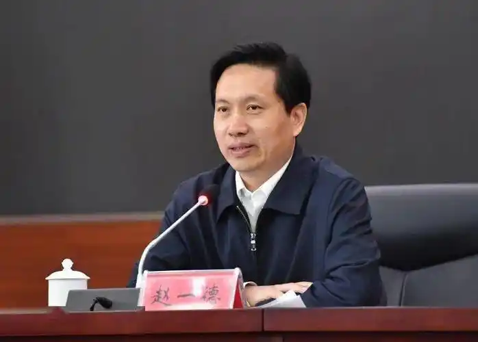 正式当选赵一德成全国现任最年轻省长