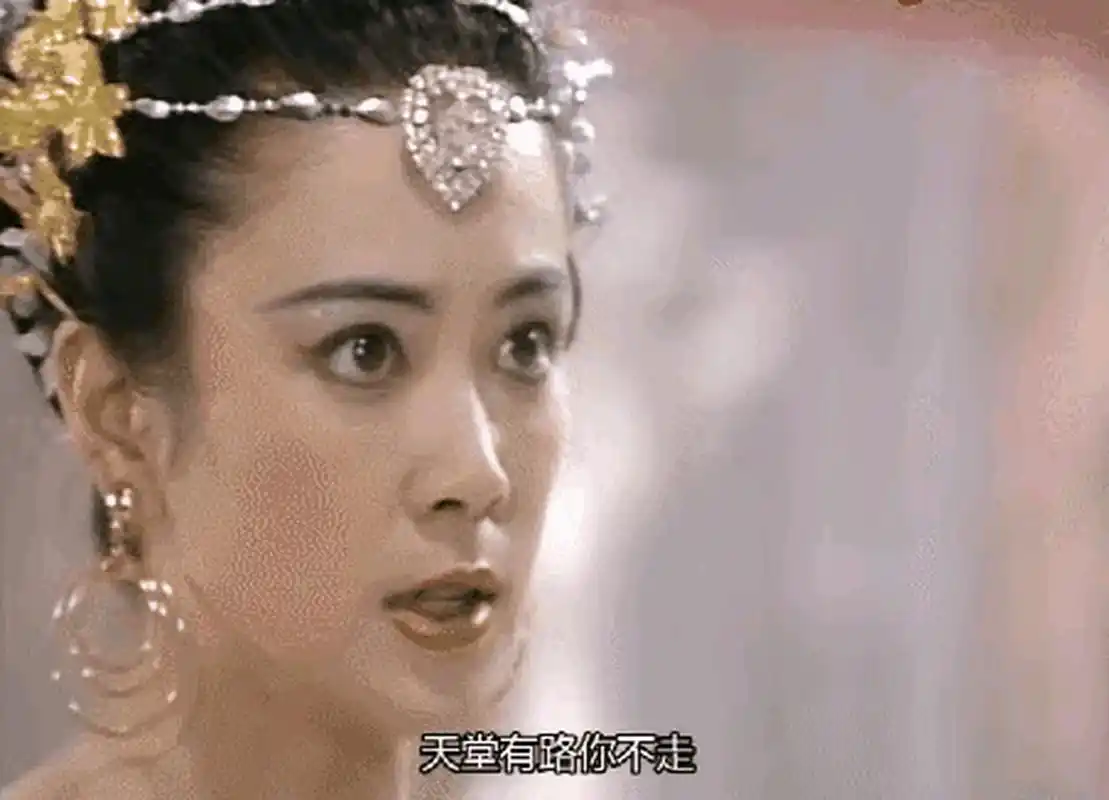 1989年,25岁的傅艺伟扮演《封神榜》中的"妲己",妲己穿着很妖娆很开放