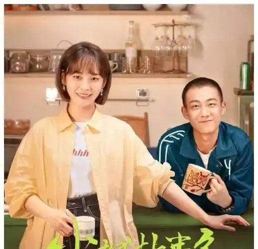 在她的娱乐圈生涯中,张佳宁只被拍到过一段绯闻恋情,那就是她与叶祖新