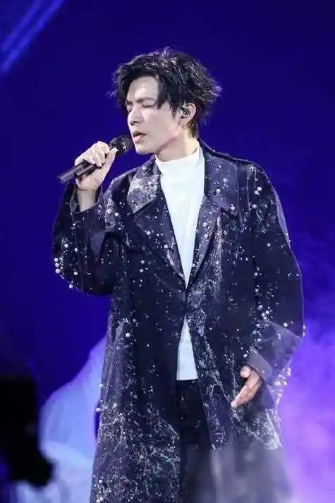 有人滤镜失效,肖战粉丝忧心忡忡|沈腾|费翔|钟汉良|刘德华|娱乐圈|女