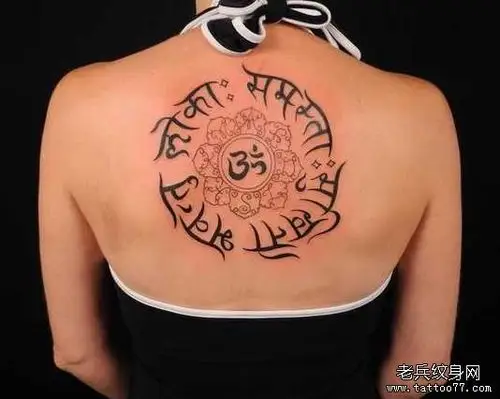 后背时尚梵文纹身图案