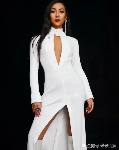 吉克隽逸挑战白裙子!本以为她太黑不适合,结果美到犯规