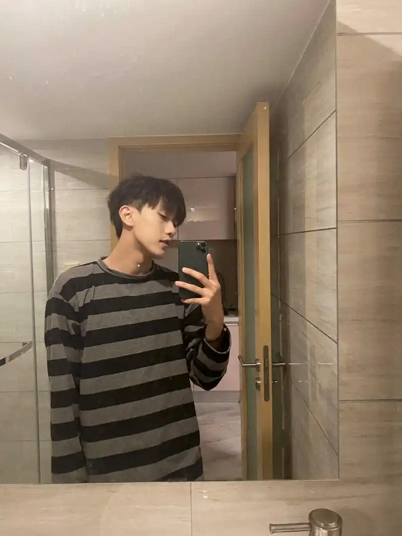 男生居家自拍照05 记录一下第一次玩小红书