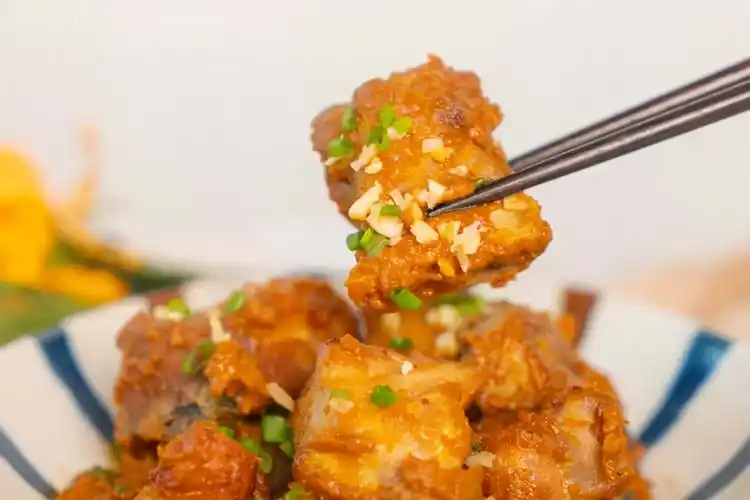 明日惊蛰,做一道酸甜开胃醉排骨,吃进嘴里,醉进心里_酱汁