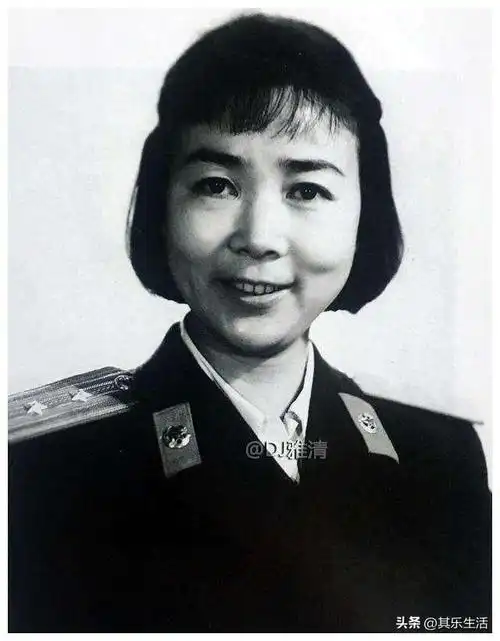 田华,1928年8月3日出生于河北省保定市,中国女演员.