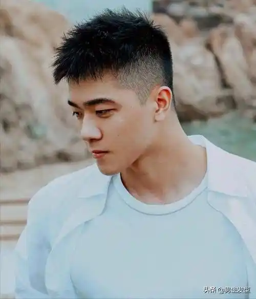 男生"不用烫"的3款发型,清爽干净,剪完秒变帅气小哥哥_头发_显得_短发