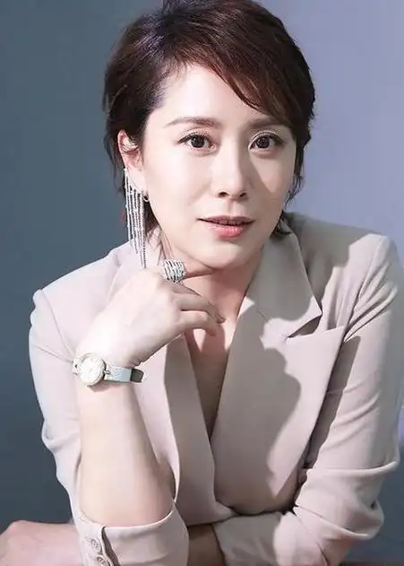 一个还在强行扮嫩,观众:没眼看|tvb|佘诗曼|胡杏儿|刘晓庆_网易订阅