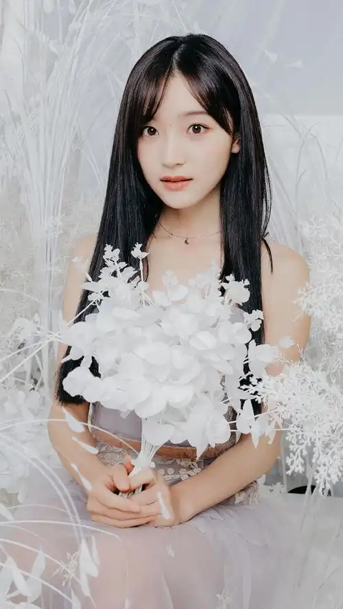 图一是偶像团体gnz48成员谢蕾蕾