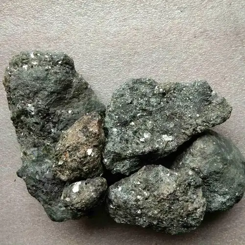 请专家帮看看这是什么铁矿石头