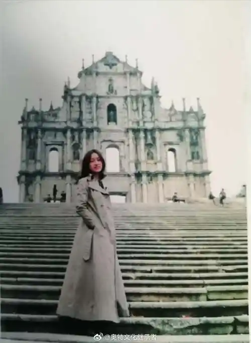 奥特曼艺人的日常#星光子分享51年前在澳门的照片回国后第二天就是