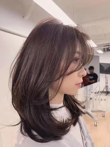 2020年流行 "中发碎剪"_发型