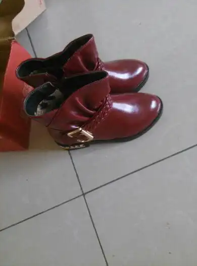 转一双全新童鞋女童靴子