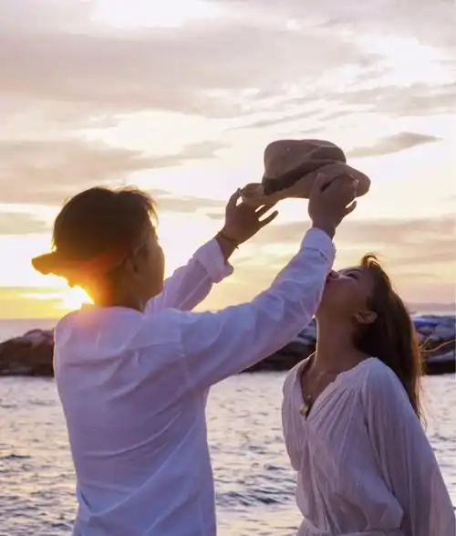 情侣图片一男一女唯美图片