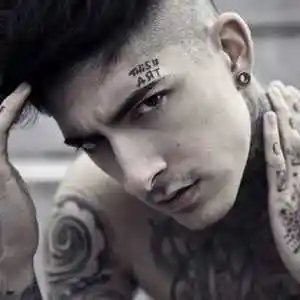 黑社会霸气纹身男