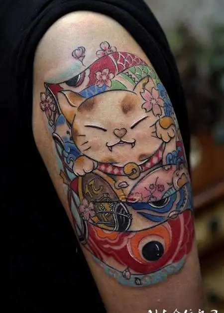 手臂招财招财猫财运滚滚,手臂招财猫纹身tag标签:可爱招财招财猫腿部