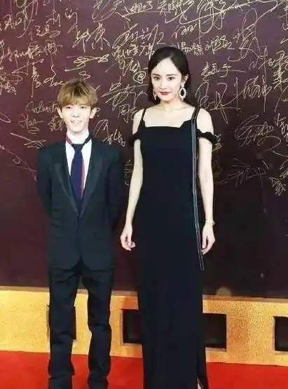 郭敬明杨幂尴尬走红毯身高到杨幂鼻子求郭敬明心里阴影