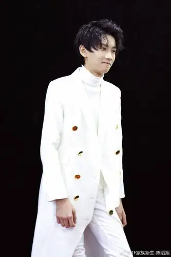 陈泗旭一个灵气的少年 嗓音有着-人间