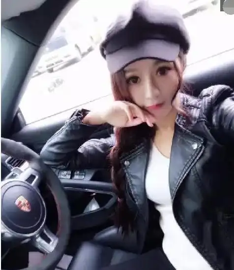 90后美女网红晒豪车 总价值超过2000万 背后有什么故事?