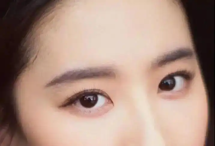 跟着女明星来看看你适合哪种双眼皮形状