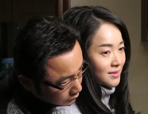 出道25年绯闻不断,嫁大20岁老公幸福美满,42岁貌美如花_左小青