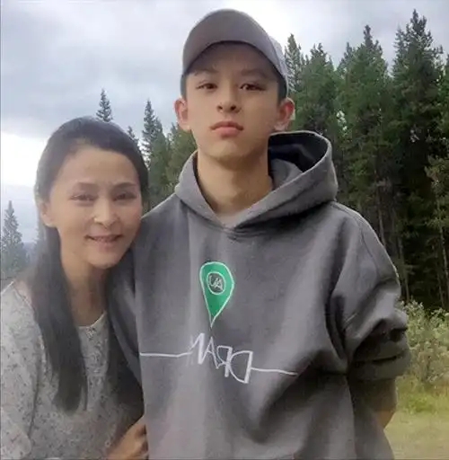 回顾许云帆娶黄志忠前妻何音和继子处成朋友结婚至今无子