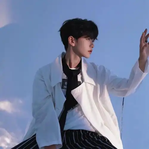 男生头像月亮也会有躲起来的时候